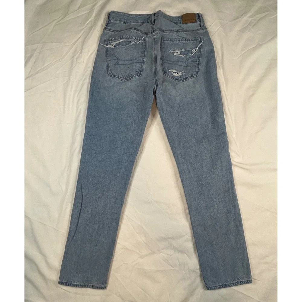 American Eagle Mom Jeans Ripped Distressed Light Wash Denim‎ Size 2